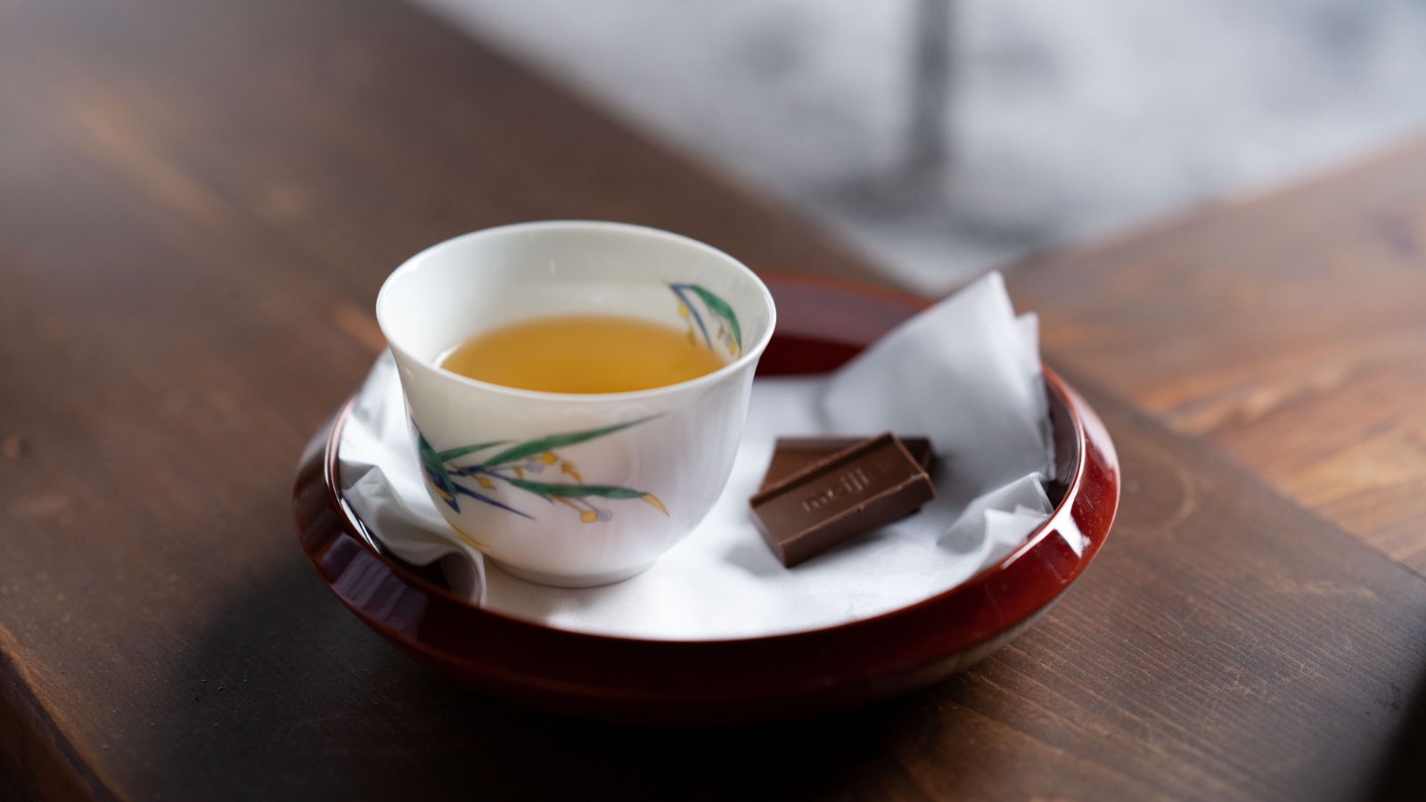 チョコレートとほうじ茶の写真